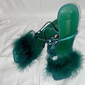 Boohoo Green Feather Wrap up Heel